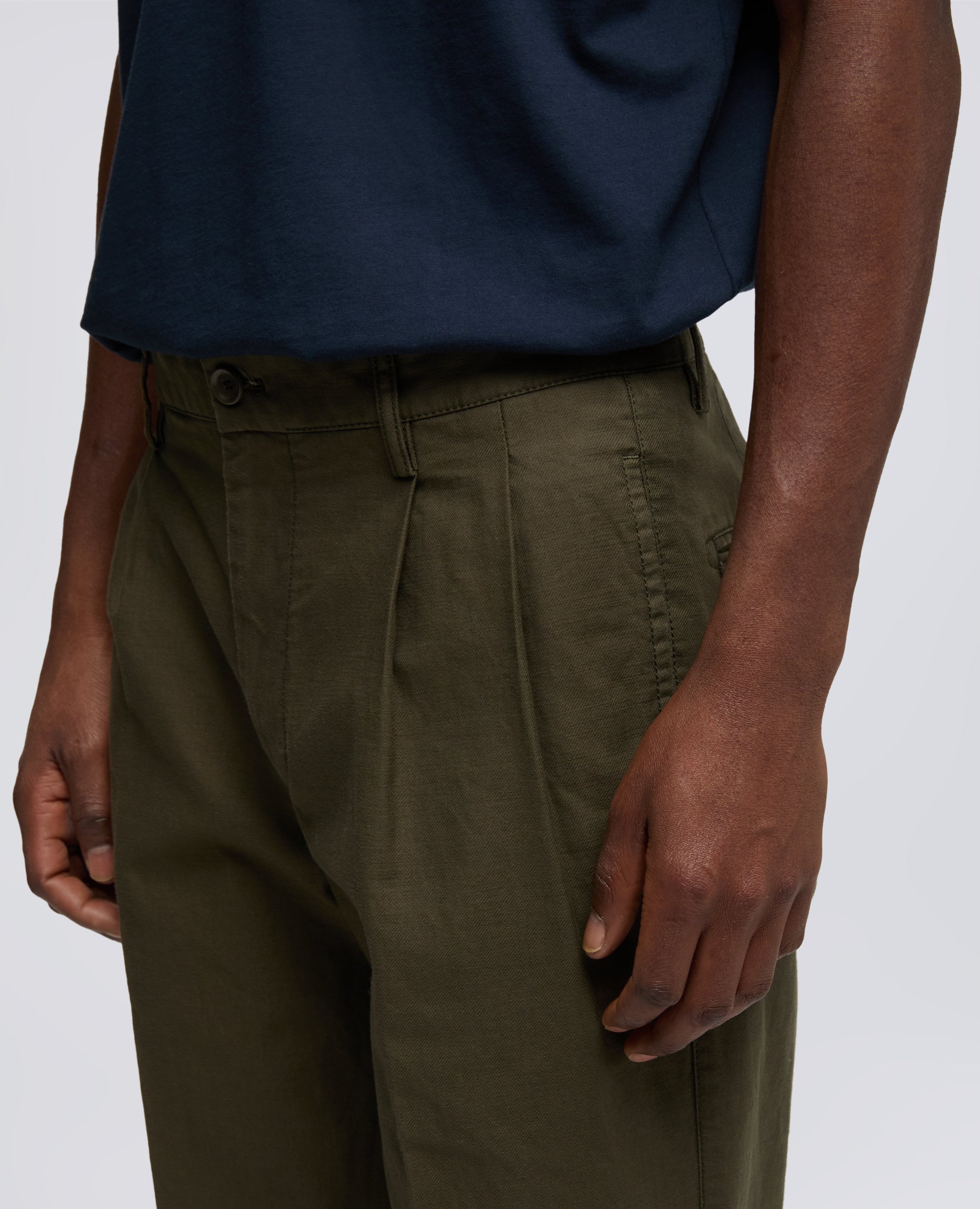 PANTALONE SLIM BANANA IN GABARDINA DI COTONE-MILITARE-MILITARY-MILITAR-MILITAR-MILITAIRE