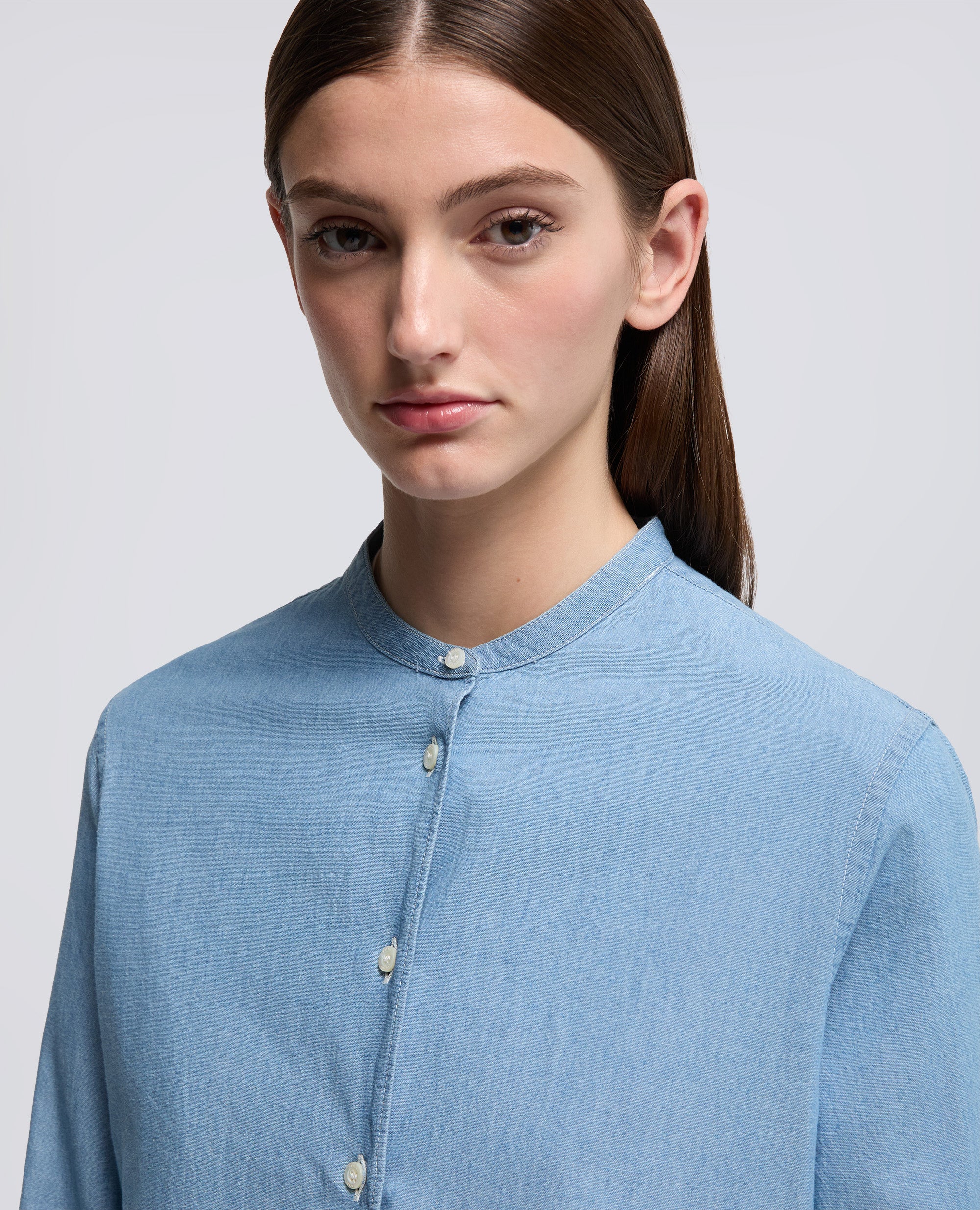 CAMICIA IN CHAMBRAY COTONE GIAPPONESE CON COLLO ALLA COREANA-DENIM CHIARO-LIGHT DENIM-DENIM CLARO-HELLES DENIM-DENIM CLAIR