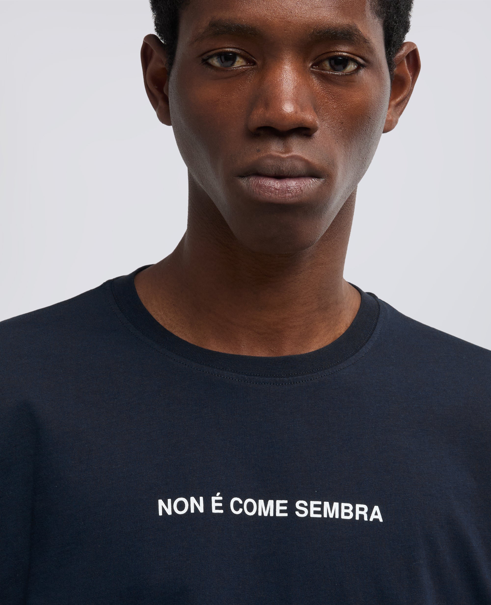 T-SHIRT IN JERSEY DI COTONE CON STAMPA "NON E COME SEMBRA"-NAVY-NAVY-AZUL MARINO-NAVY-NAVY