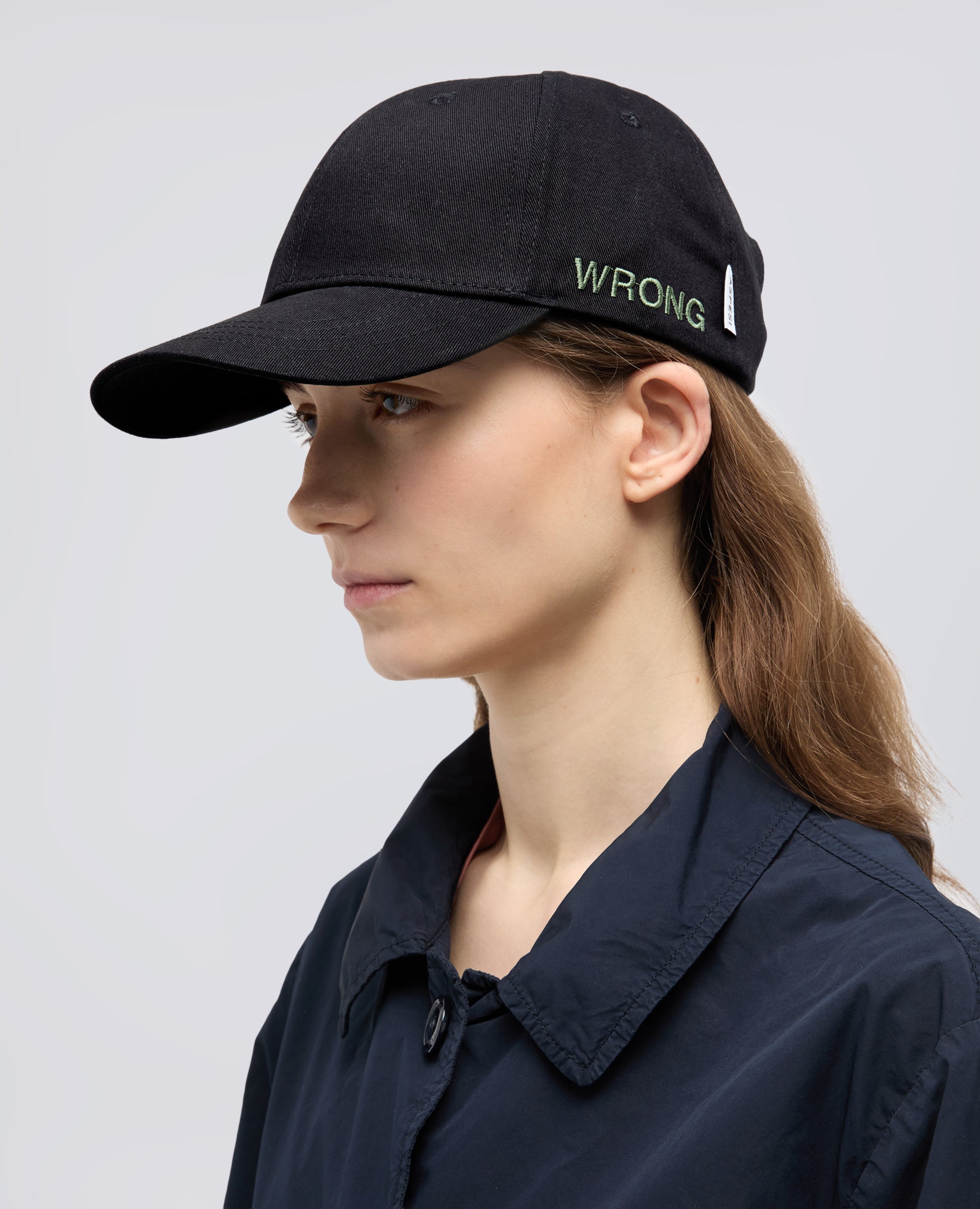 CAPPELLO IN GABARDINE DI COTONE CON LETTERING "WRONG"-NERO-BLACK-NEGRO-SCHWARZ-NOIR