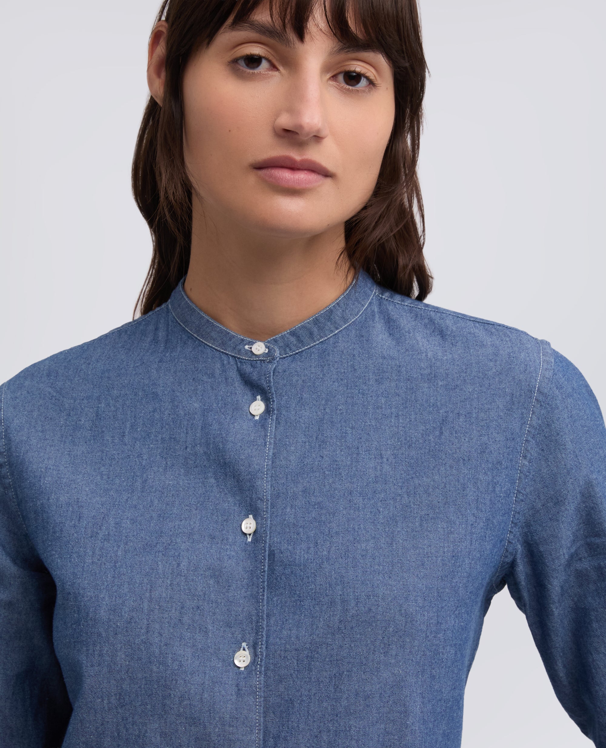 CAMICIA IN CHAMBRAY COTONE GIAPPONESE CON COLLO ALLA COREANA-DENIM MEDIO-MEDIUM DENIM-DENIM MEDIO-MITTLERER DENIM-DENIM MOYEN