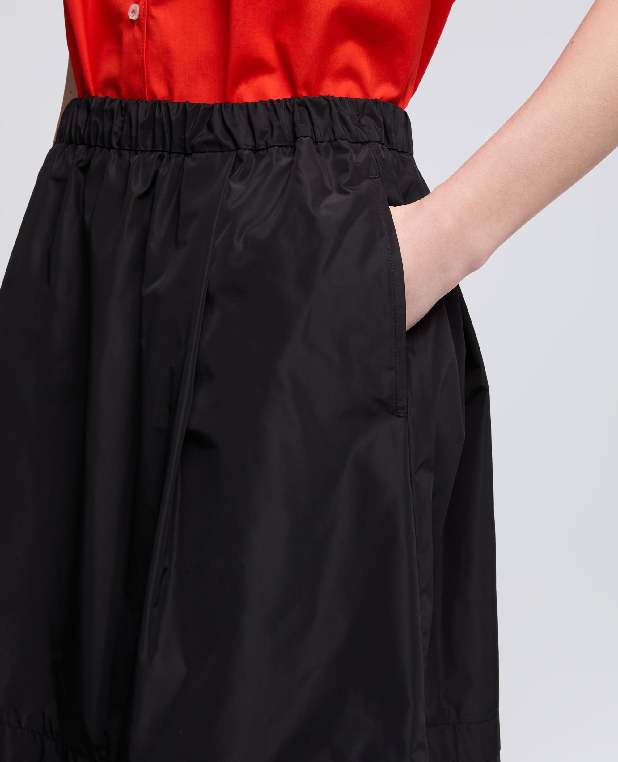 GONNA A PIEGHE IN POLIESTERE TECNICO-NERO-BLACK-NEGRO-SCHWARZ-NOIR