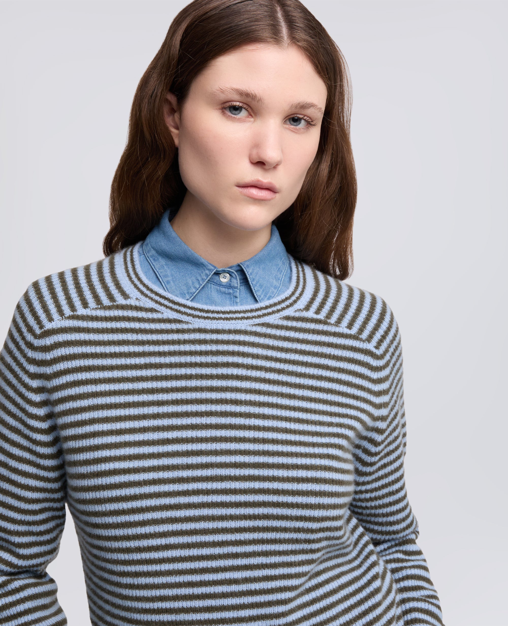 MAGLIA GIROCOLLO IN PURO CASHMERE-RIGA AZZURRA-LIGHT BLUE STRIPE-RAYA AZUL CLARO-STREIFEN BLAU-RAYURE BLEU CIEL