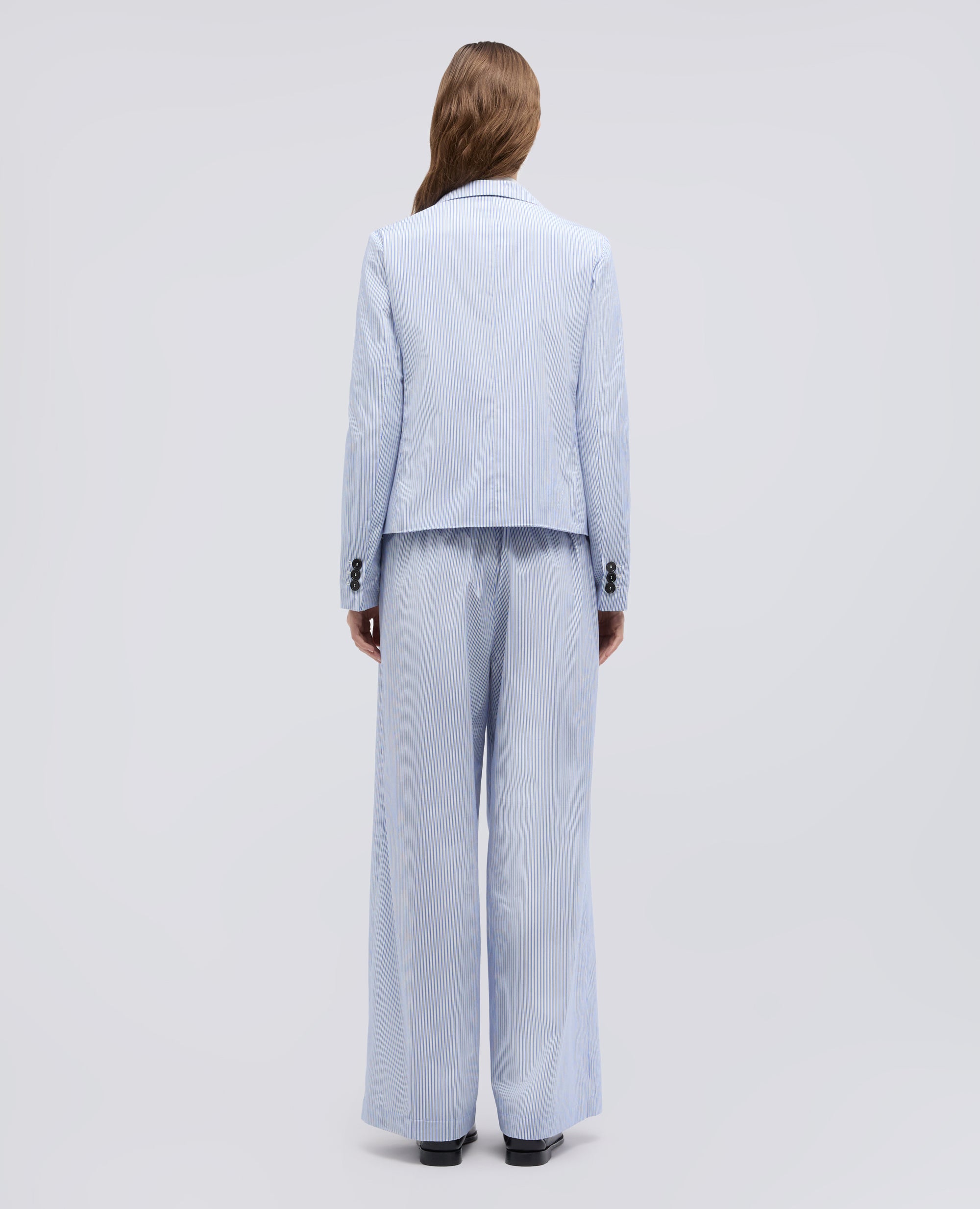 Giacca corta monopetto in popeline di cotone - AA Capsule Collection-RIGA AZZURRA-LIGHT BLUE STRIPE-RAYA AZUL CLARO-STREIFEN BLAU-RAYURE BLEU CIEL