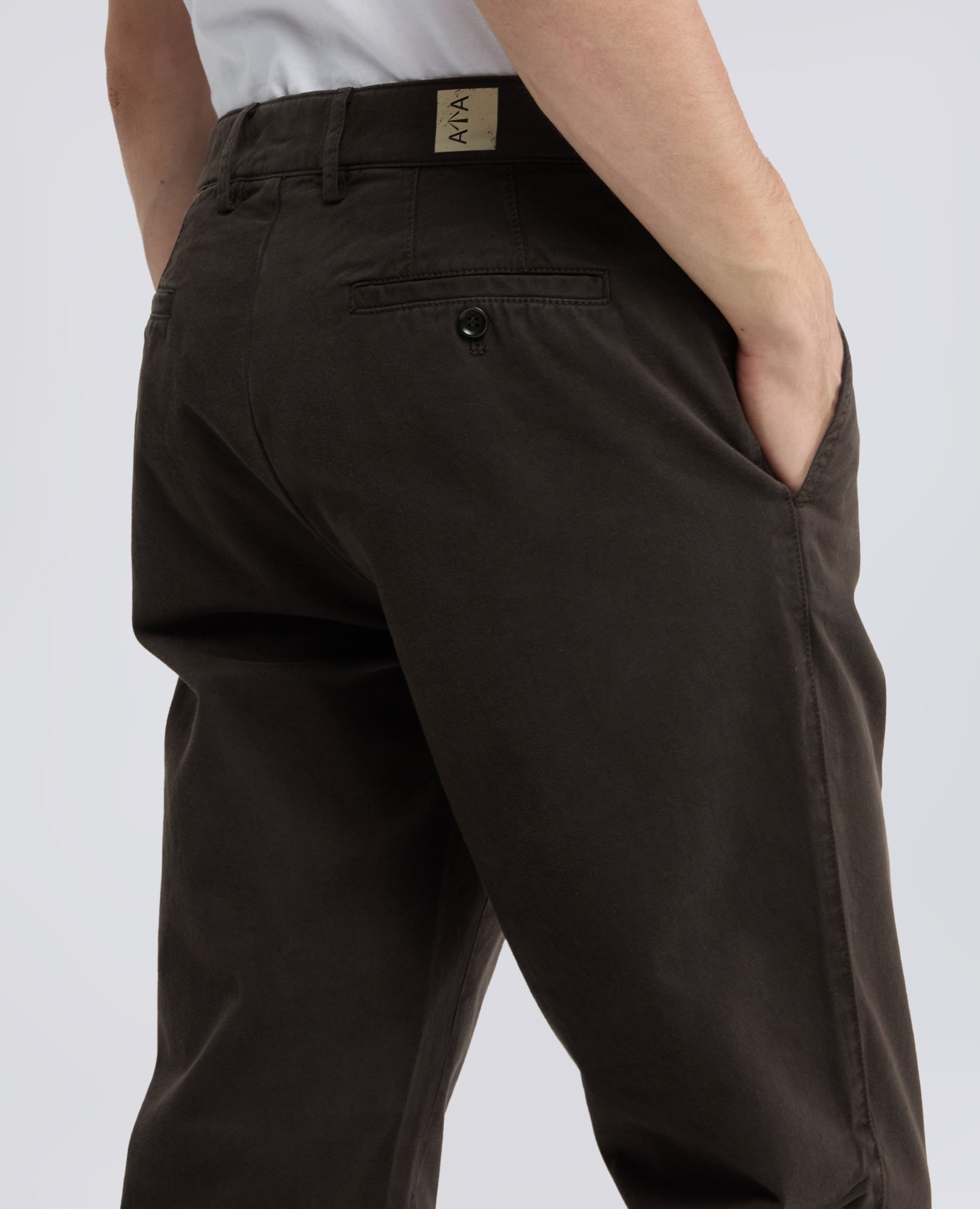 STUCKGEFARBTE HOSE AUS BAUMWOLL-GABARDINE - MARRONE - ASPESI