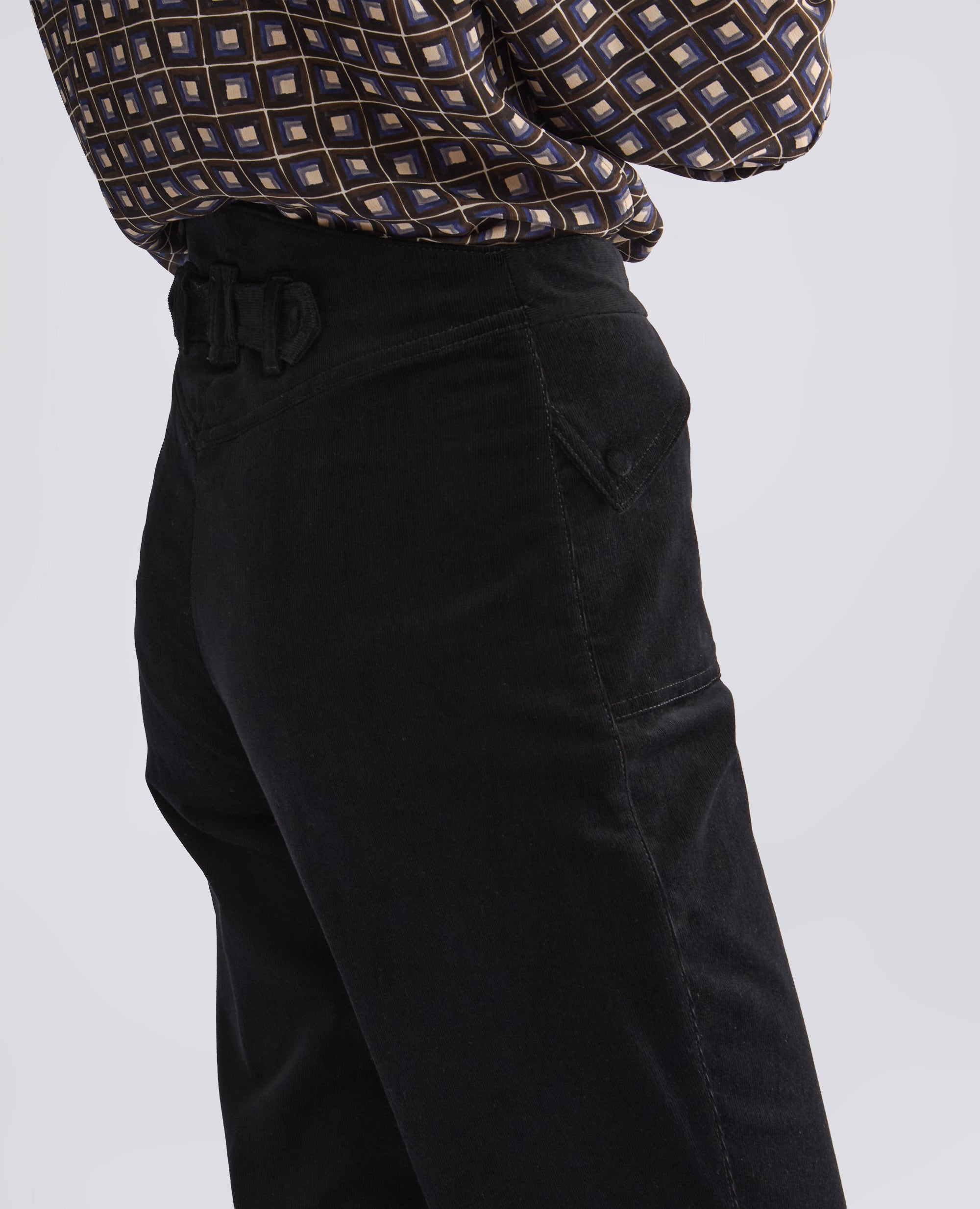 HOSE MIT HOHER TAILLE AUS BAUMWOLL-CORD 1000 RIPPEN COMFORT - SCHWARZ - ASPESI