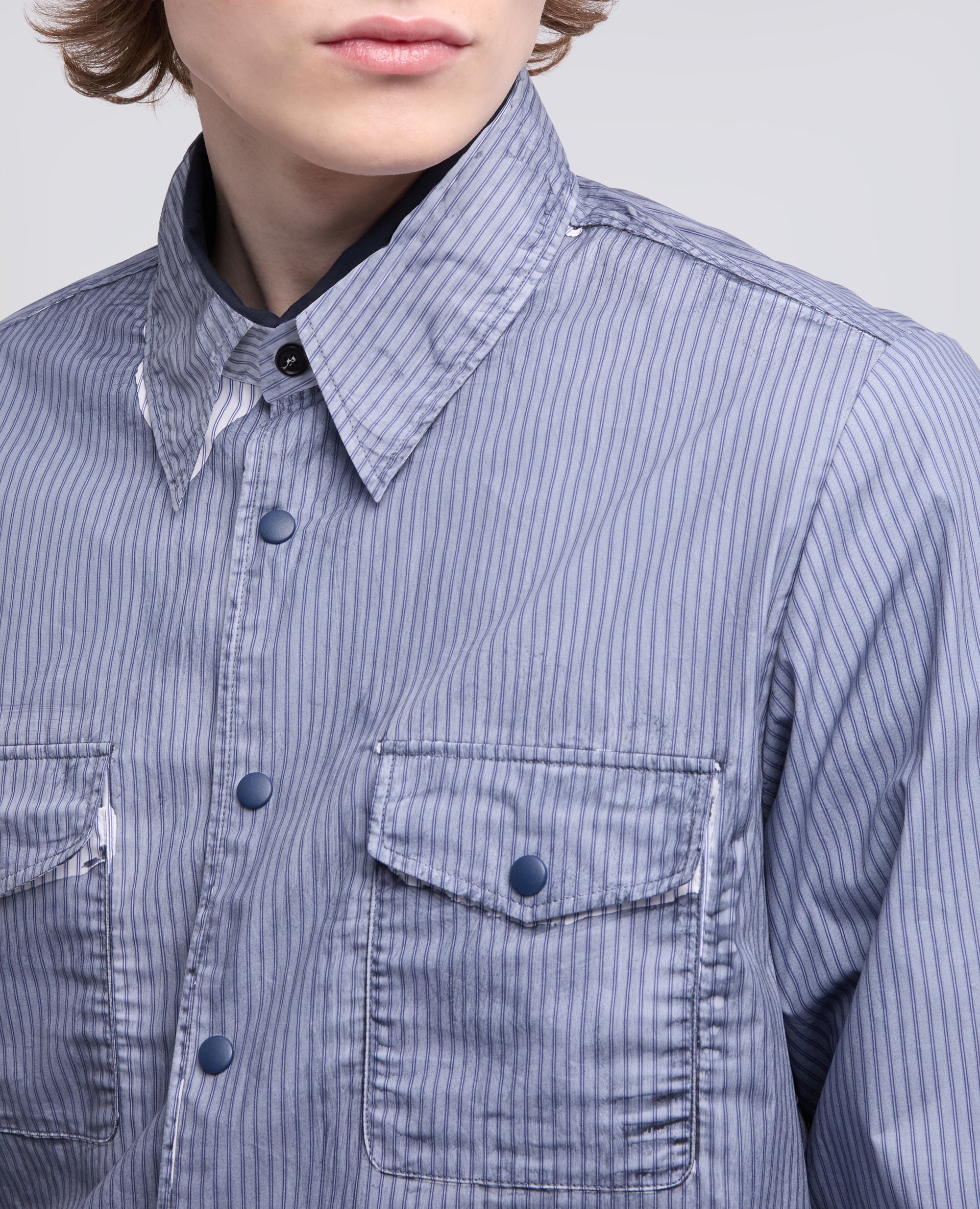 CAMICIA LIMITED EDITION NABA X ASPESI IN POPELINE DI COTONE RIGATO SPALMATO-RIGA BLU-BLUE STRIPE-RAYA AZUL OSCURO-BLAUE STREIFEN-RAYURES BLEUES