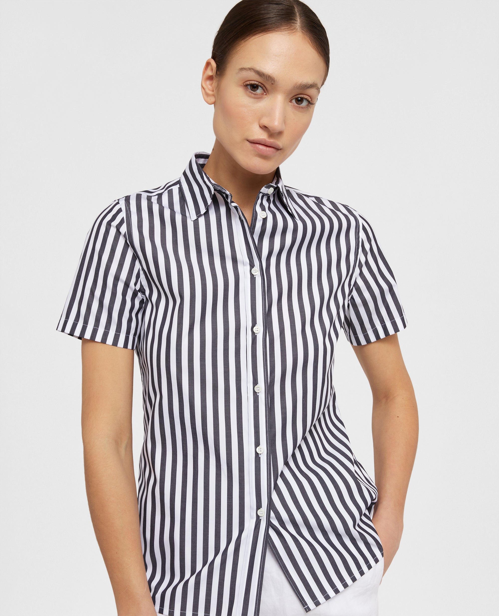 Camicia a maniche corte a righe-RIGA NERA-BLACK STRIPED-RAYA NEGRA-STREIFEN SCHWARZ-RAYURE NOIRE