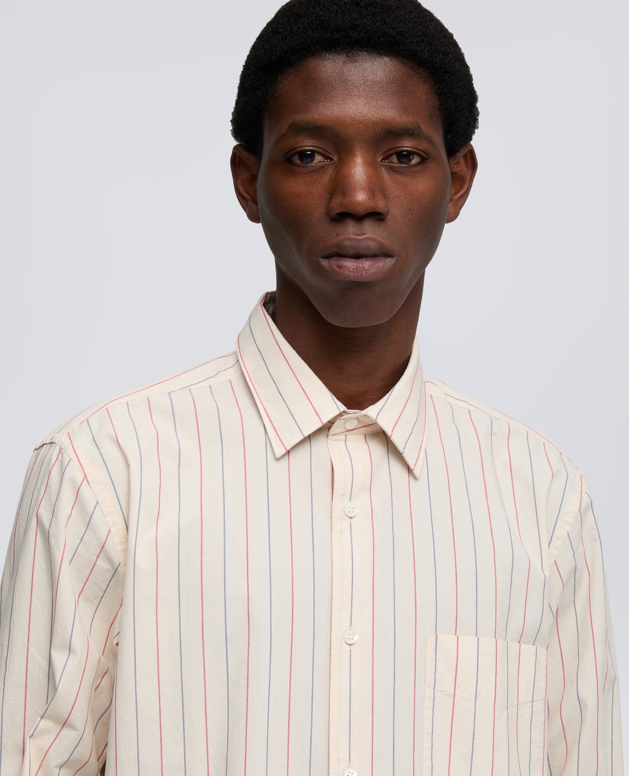 CAMICIA CLASSICA IN COTONE CON TASCHINO-RIGA ROSSA-RED STRIPE-RAYA ROJA-ROTE STREIFEN-RAYURES ROUGES