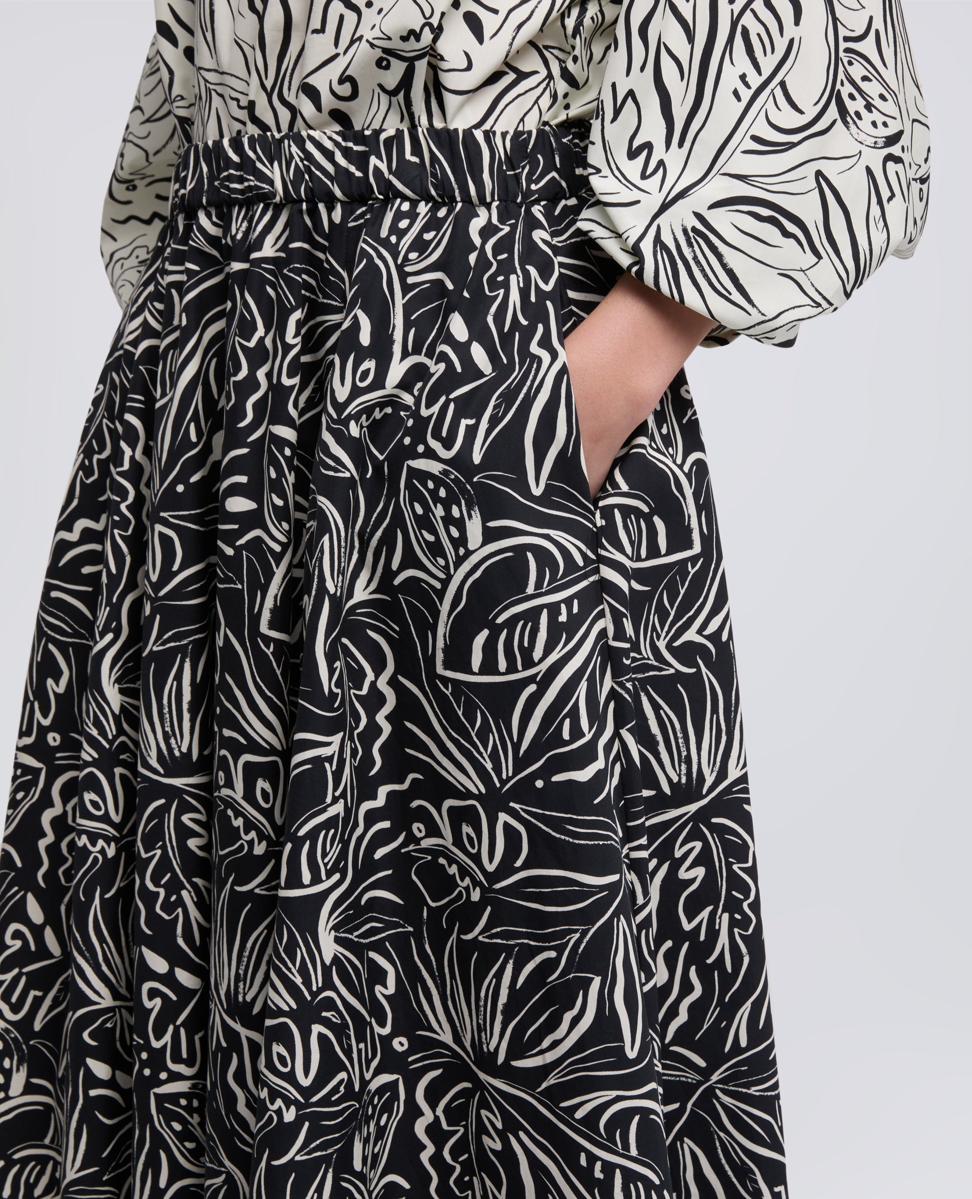 GONNA IN POPELINE DI COTONE-STAMPA NERA-BLACK PRINT-ESTAMPADO NEGRO-PRINT SCHWARZ-IMPRIMÉ NOIR