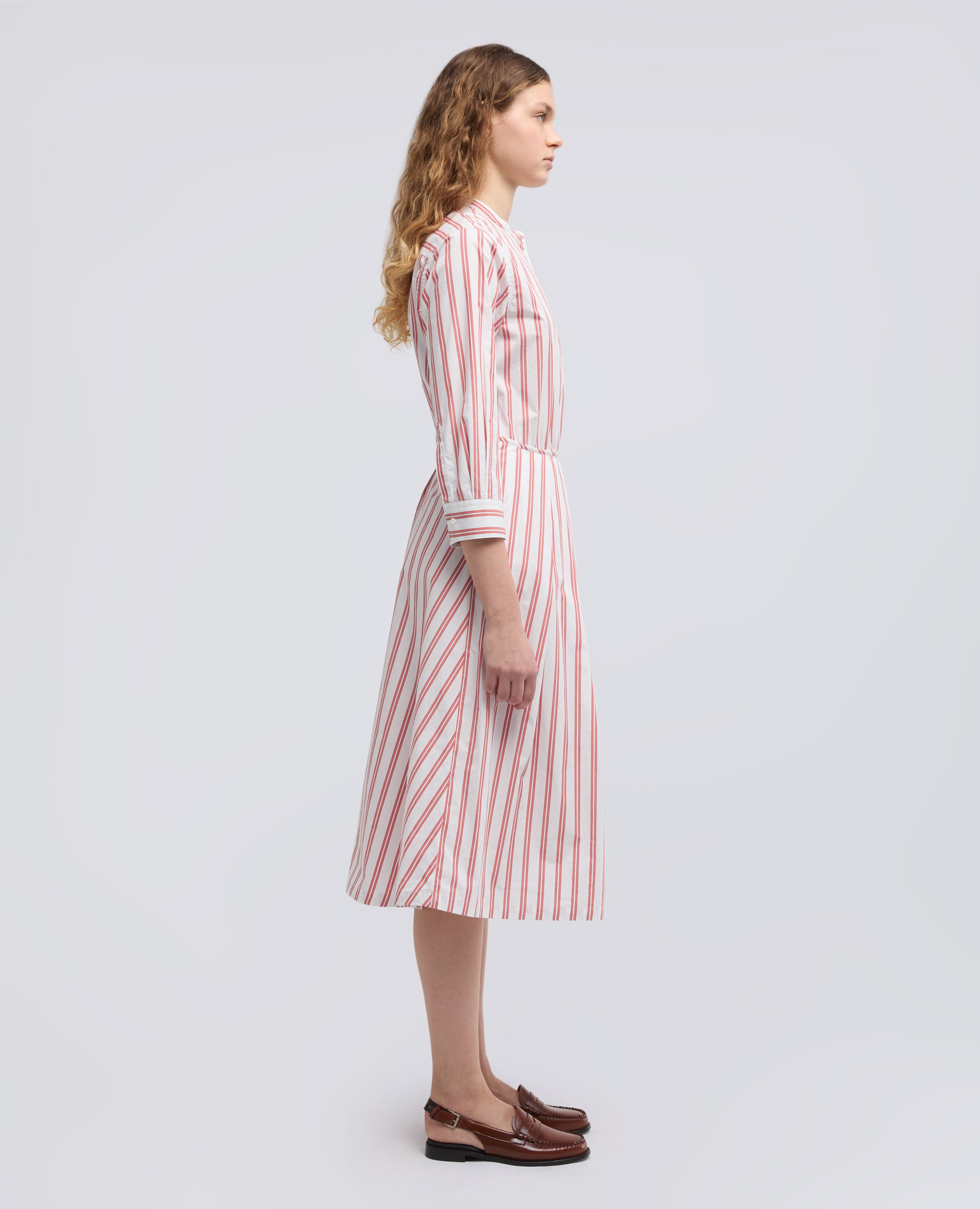 ABITO IN POPELINE DI COTONE A RIGHE-RIGA ROSSA-RED STRIPE-RAYA ROJA-ROTE STREIFEN-RAYURES ROUGES