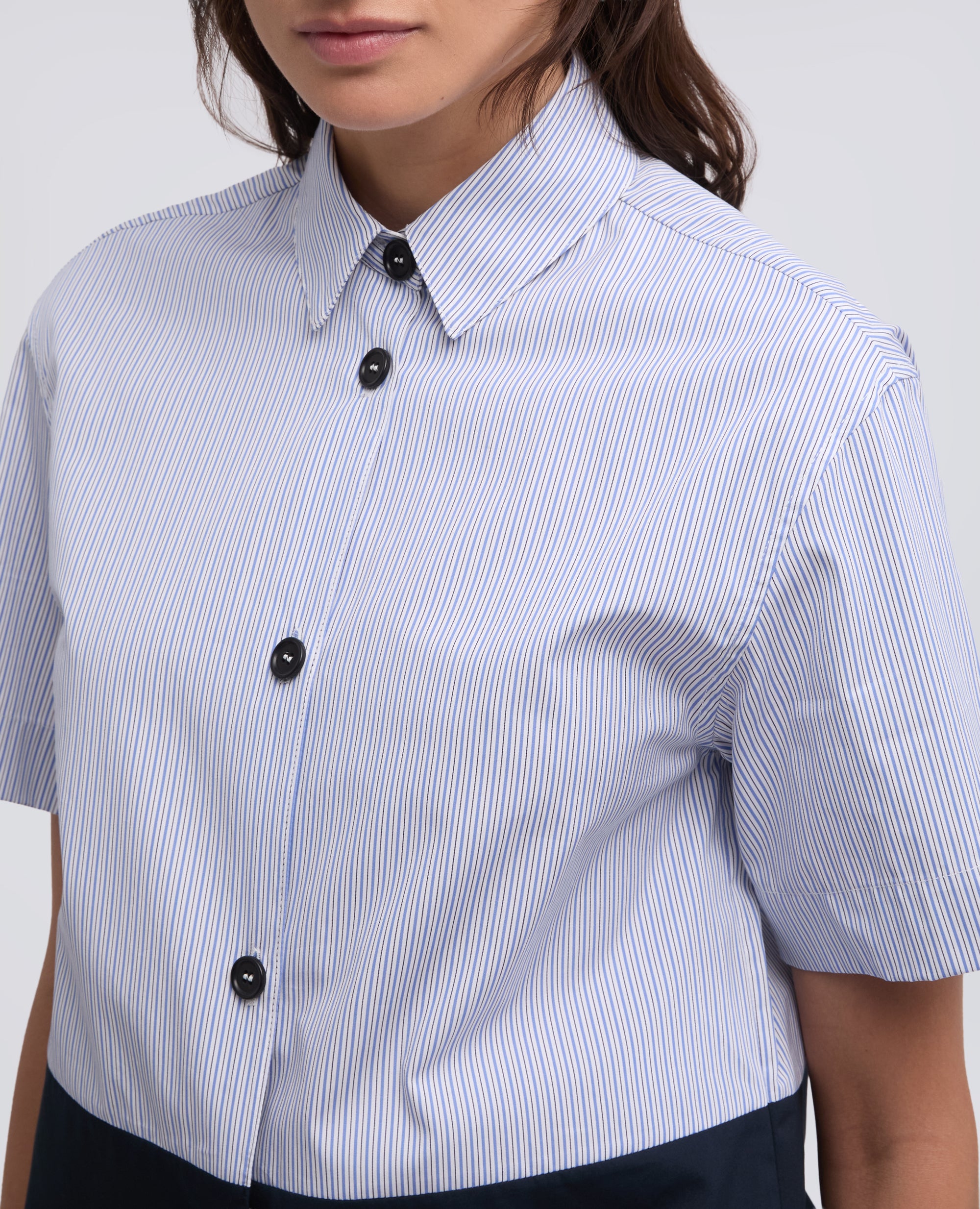 Camicia boxy in popeline cotone - AA Capsule Collection-RIGA AZZURRA-LIGHT BLUE STRIPE-RAYA AZUL CLARO-STREIFEN BLAU-RAYURE BLEU CIEL