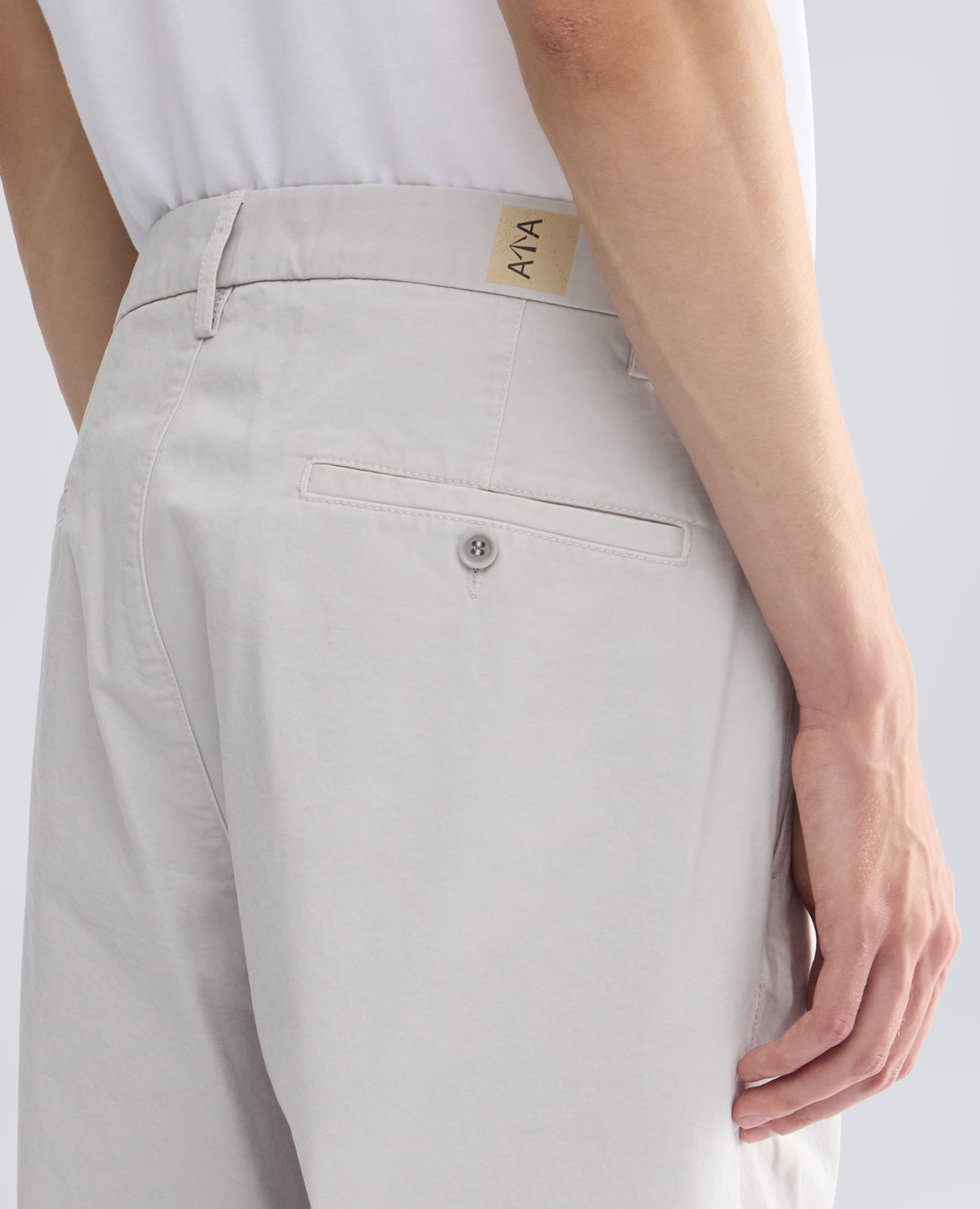 STUCKGEFARBTE HOSE MIT EINEM ABNAHER AUS BAUMWOLL-GABARDINE - GRAU - ASPESI