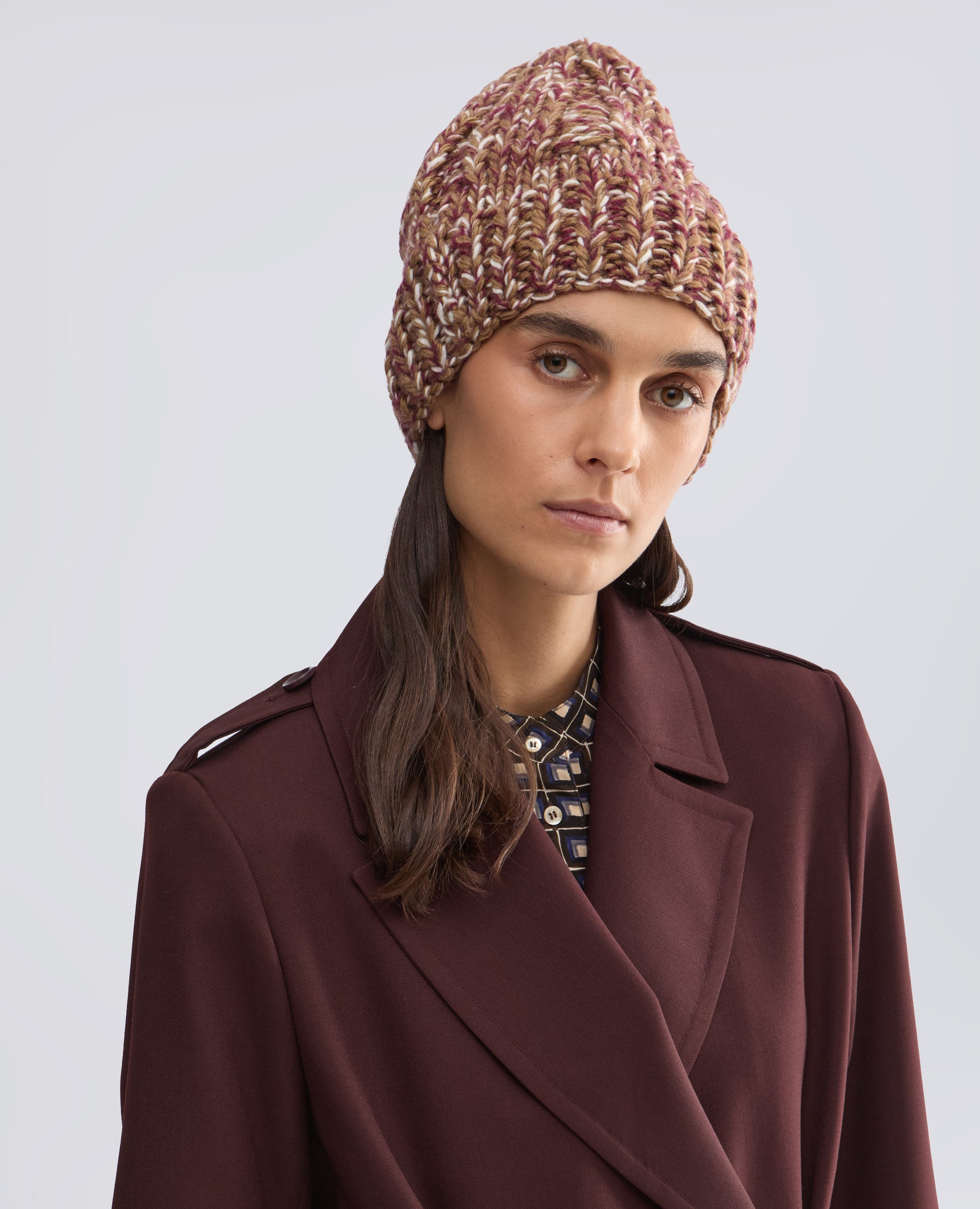 CAPPELLO LAVORATO A MANO IN FILATO DI LANA VERGINE E MOHAIR - BEIGE - ASPESI