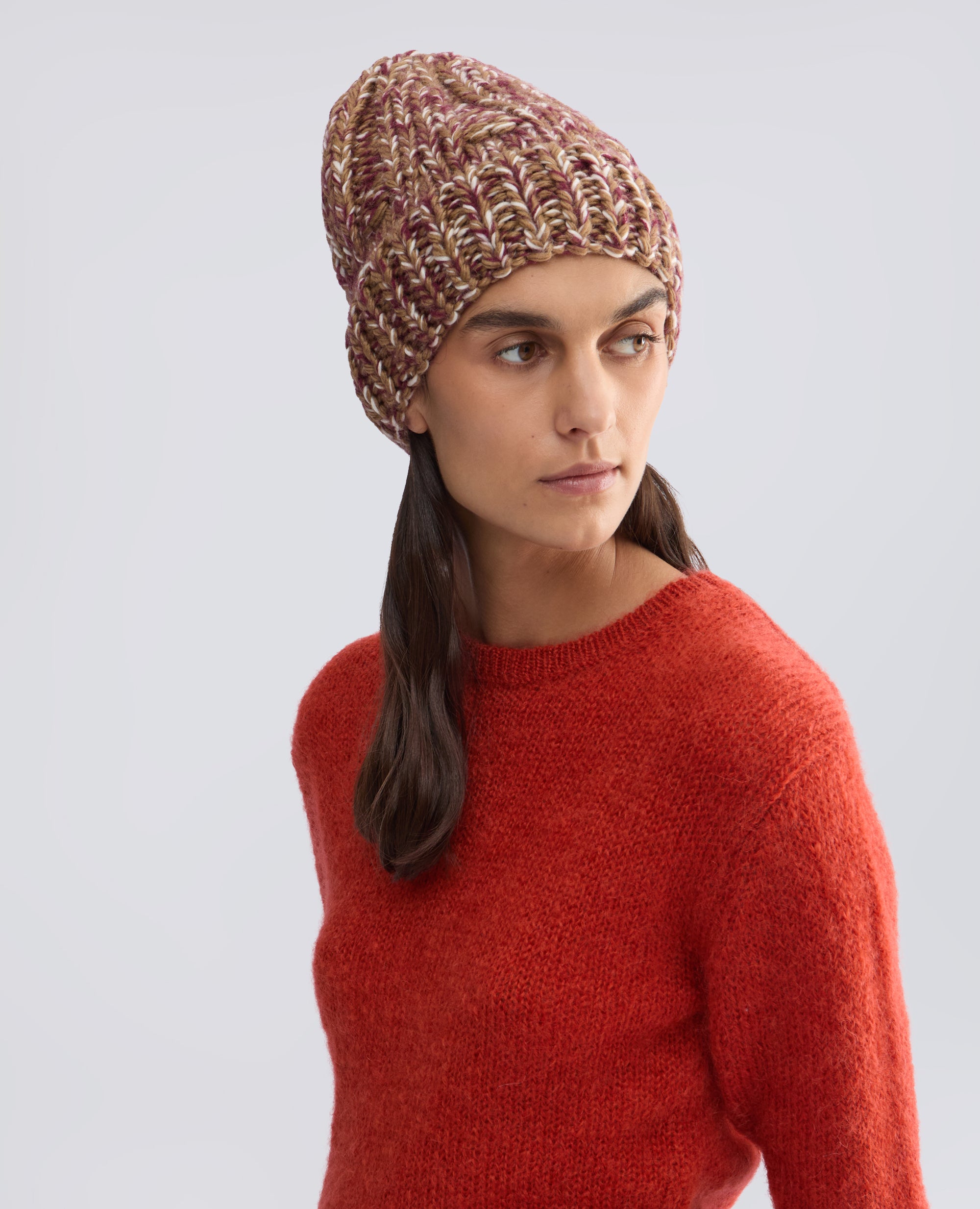 CAPPELLO LAVORATO A MANO IN FILATO DI LANA VERGINE E MOHAIR - BEIGE - ASPESI