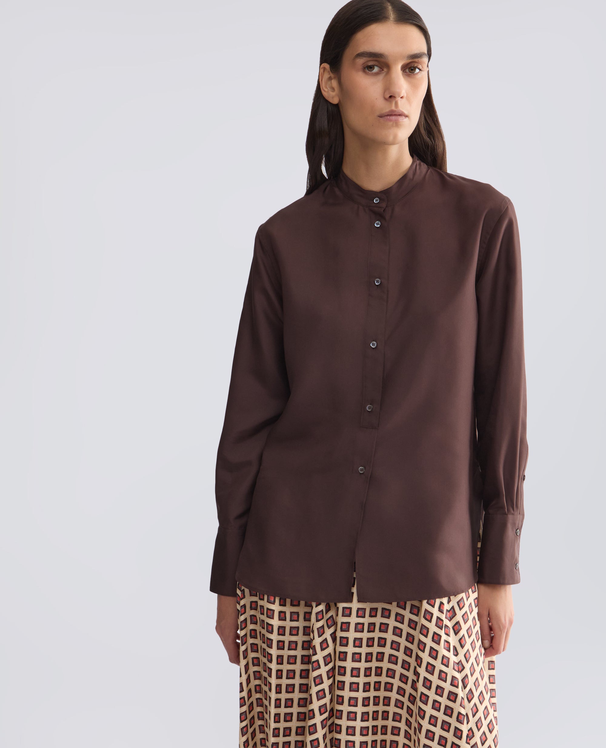 CAMICIA IN SETA HABUTAI CON COLLO ALLA COREANA - MARRONE - ASPESI