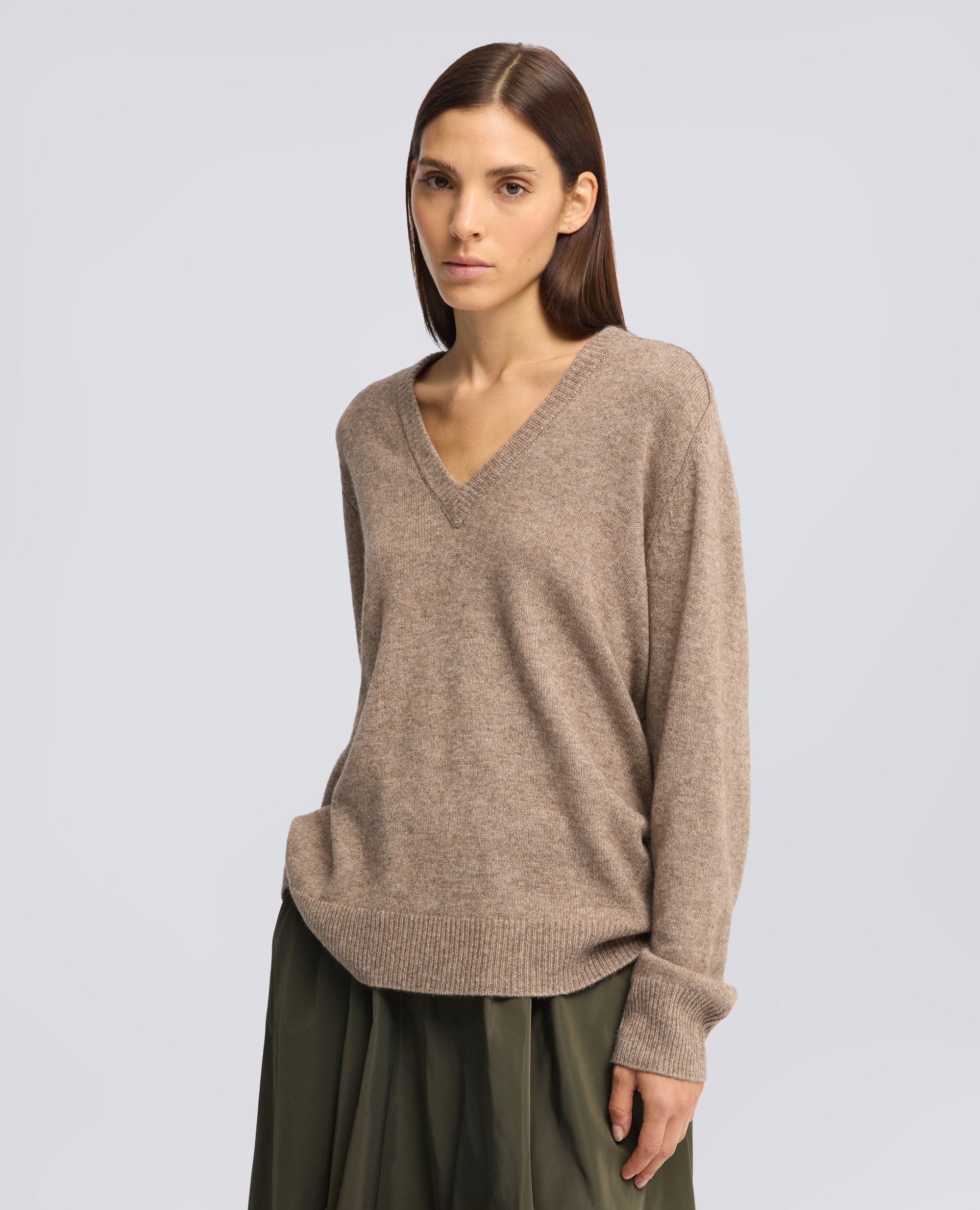 MAGLIA SCOLLO A -V- PROFONDO IN LANA, YAK E CASHMERE - TOURTERELLE - ASPESI
